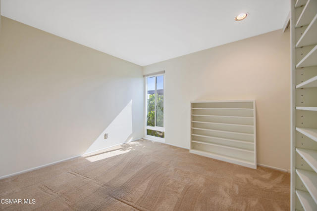 18134 Killion Street, Tarzana CA: https://media.crmls.org/mediaz/f3d9ddef-af8d-47c3-9c21-5e5259ef683f.jpg
