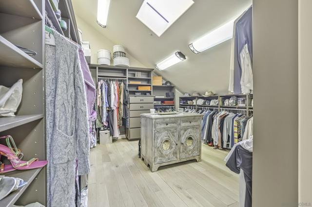5305 La Crescenta, Rancho Santa Fe CA: https://media.crmls.org/mediaz/f3da4667-0d8f-44cf-9061-1dd6792cdd97.jpg