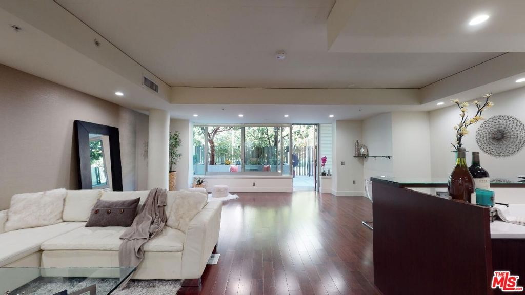 1155 S Grand Avenue 103, Los Angeles, CA 90015