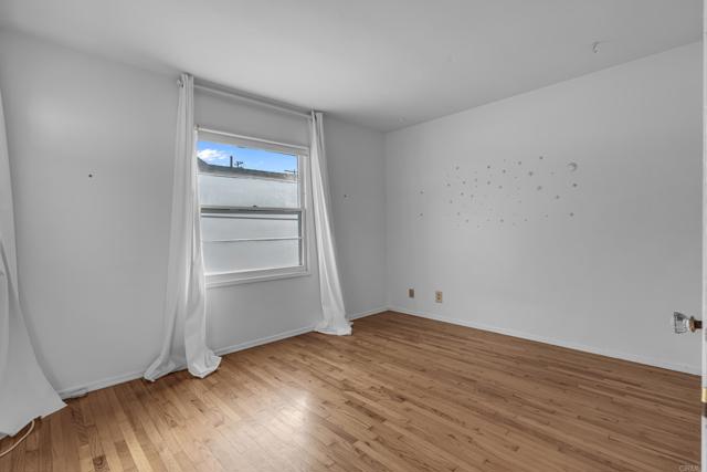 1715 Cedar St, Santa Monica CA: https://media.crmls.org/mediaz/f3da9e81-6110-4fff-810c-669e65f0d774.jpg