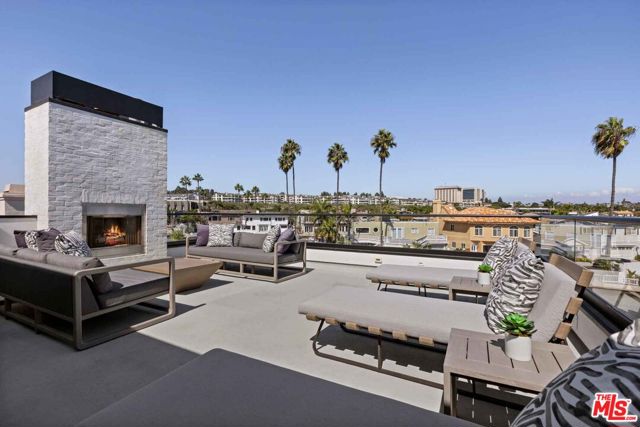 4106 River Avenue, Newport Beach CA: https://media.crmls.org/mediaz/f3dad4a0-18d8-40e0-b523-dd560a07d80d.jpg