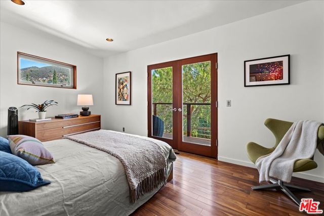 3234 Hillock Drive, Los Angeles CA: https://media.crmls.org/mediaz/f3daf66c-07c5-40d5-9dec-717c8d7dcb8f.jpg