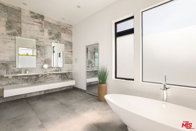 649 N Edinburgh Avenue, Los Angeles CA: https://media.crmls.org/mediaz/f3db84bf-a36d-4d0c-9db5-d807d92bd299.jpg