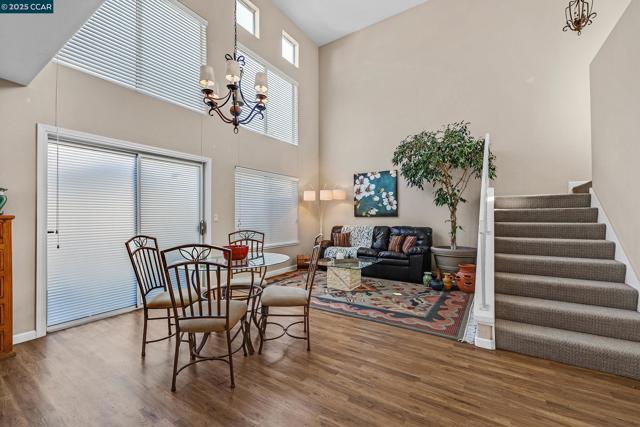 967 Heather Ln, San Lorenzo CA: https://media.crmls.org/mediaz/f3dbf530-375a-433b-8437-a9b1314b6a46.jpg