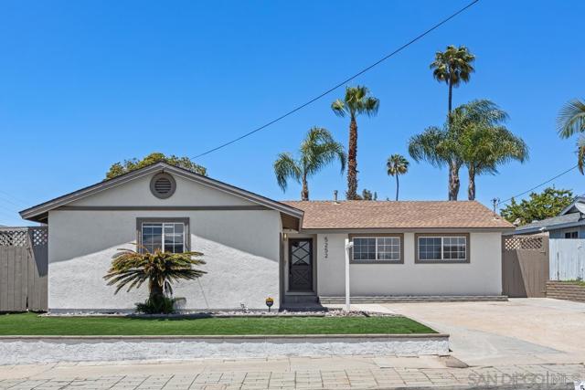 5252 Mount Blanca Dr, San Diego CA: https://media.crmls.org/mediaz/f3dc89ea-05fe-44f4-be28-382ccdc538be.jpg