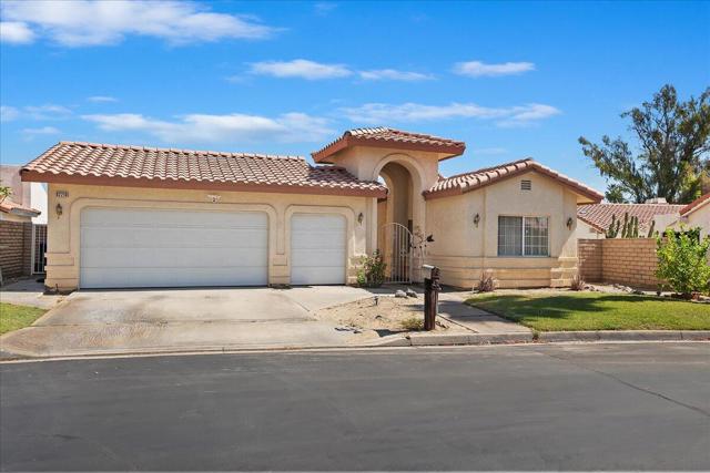 82210 Vandenberg Drive, Indio CA: https://media.crmls.org/mediaz/f3dc92ca-1111-4d39-83c1-a9140f385232.jpg