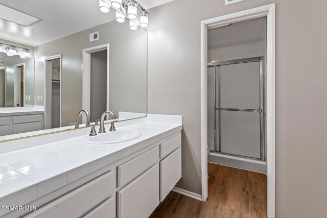 784 N Valley Drive, Westlake Village CA: https://media.crmls.org/mediaz/f3ddbfdd-c88a-4a37-ba33-4c2d46a880e3.jpg