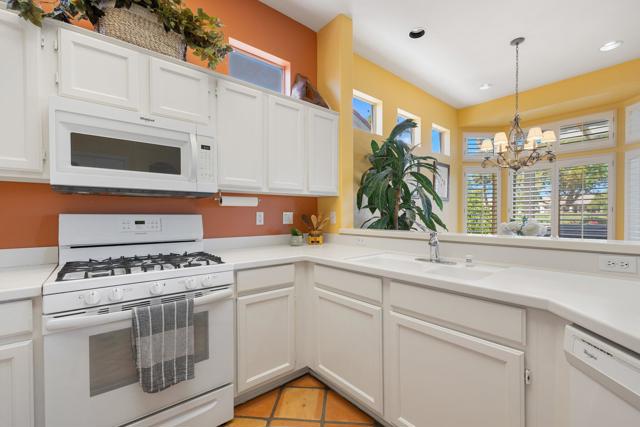 37383 Westridge Avenue, Palm Desert CA: https://media.crmls.org/mediaz/f3de43fc-a246-4109-b501-084238f035ff.jpg