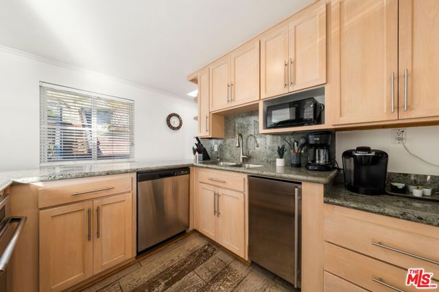 43000 Pacific Coast Highway, Malibu CA: https://media.crmls.org/mediaz/f3de55ce-c50d-4681-9d11-71965509c4e7.jpg