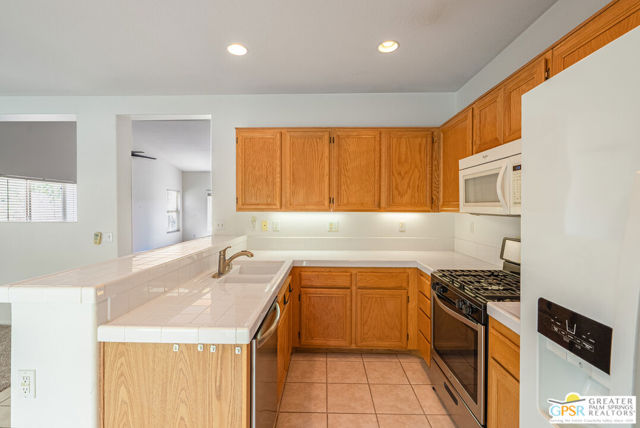 2220 N Paseo De Anza, Palm Springs CA: https://media.crmls.org/mediaz/f3de67c3-a6a2-47bb-b52d-5c839c18a4ee.jpg