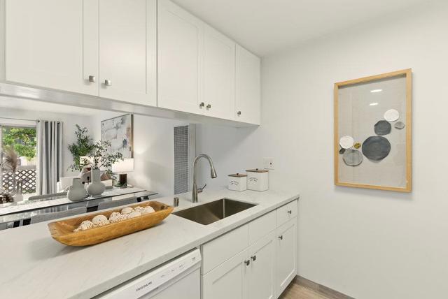 707 Fathom Drive, San Mateo CA: https://media.crmls.org/mediaz/f3de6f57-982c-4c3c-b751-c5216c923916.jpg