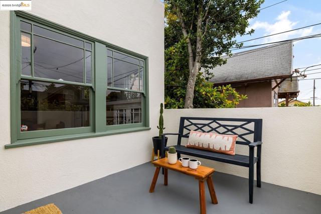 1814 Carleton ST, Berkeley CA: https://media.crmls.org/mediaz/f3de845c-de2c-4bda-8679-3e7708e021b3.jpg