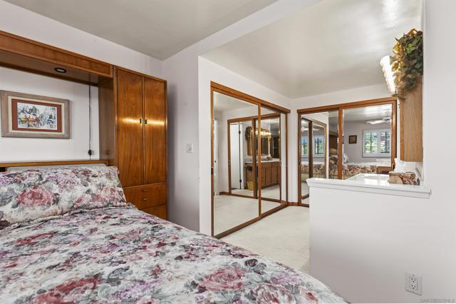 5353 Westknoll Dr, San Diego CA: https://media.crmls.org/mediaz/f3de9c43-98f3-4f12-b2f4-36400b912982.jpg