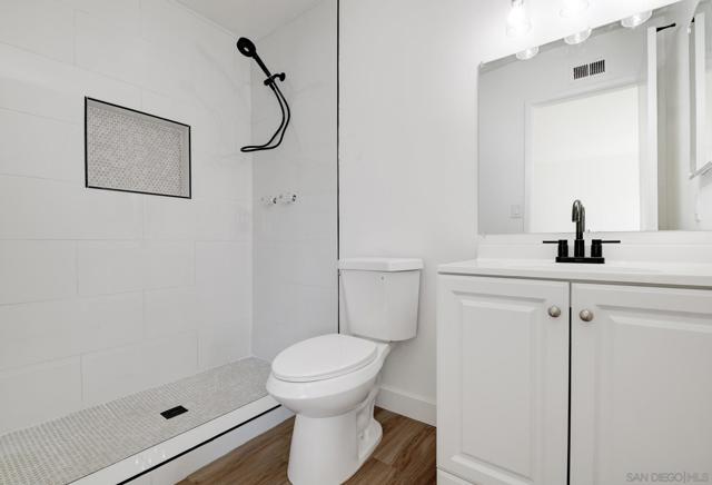 531 Bluffview Rd, Spring Valley CA: https://media.crmls.org/mediaz/f3dfca19-0ef6-4797-ba5b-d291fab85697.jpg