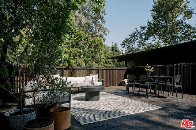 5649 Valley Oak Drive, Los Angeles CA: https://media.crmls.org/mediaz/f3e01795-6f5f-4c36-9197-f283078082b0.jpg