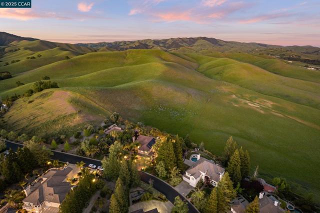 4640 Kingswood Dr, Danville CA: https://media.crmls.org/mediaz/f3e08a1b-e36b-4106-9061-7f6f290218af.jpg