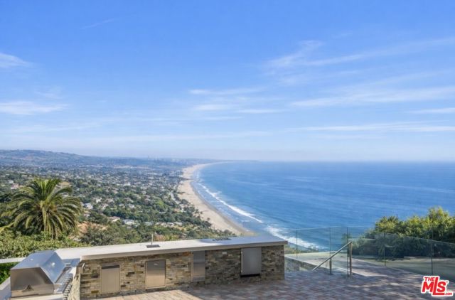 770 Paseo Miramar, Pacific Palisades CA: https://media.crmls.org/mediaz/f3e0c3ec-03ac-4c18-83f9-1a68bfc04f5f.jpg