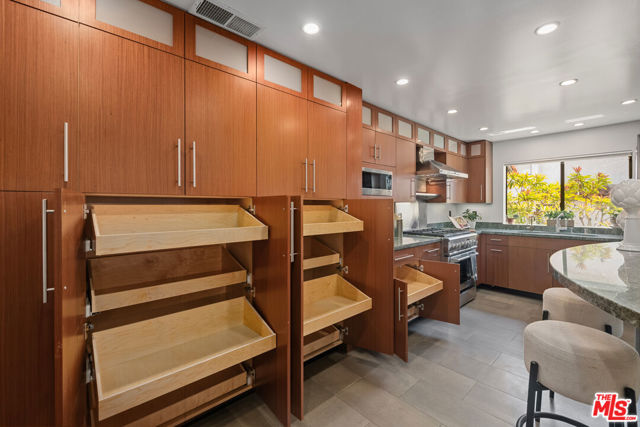 1553 Michael Lane, Pacific Palisades CA: https://media.crmls.org/mediaz/f3e17e59-dba7-4e7e-9a50-f6ef98c05879.jpg