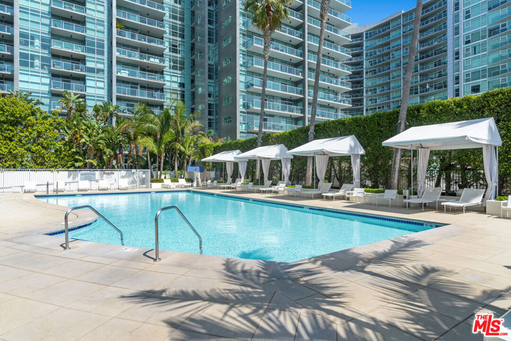 13700 Marina Pointe Drive #1126