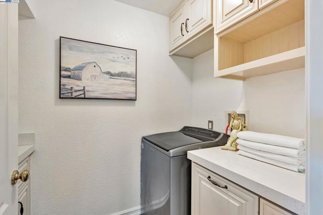 4069 Pergola CT, Castro Valley CA: https://media.crmls.org/mediaz/f3e19d46-79ed-464d-9749-0f5173d4cc54.jpg
