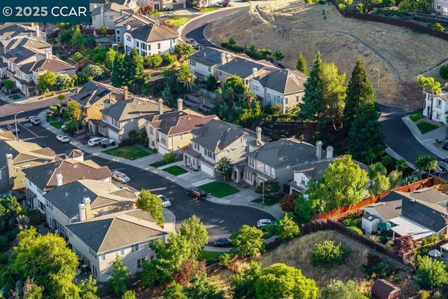113 St Laurent Ct, Martinez CA: https://media.crmls.org/mediaz/f3e1ce41-7229-4520-965f-dfe4b8086000.jpg