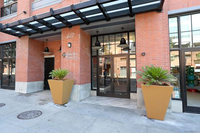 427 9th Avenue, San Diego CA: https://media.crmls.org/mediaz/f3e1cf9c-d432-40bc-8db3-d5546e7e9e4b.jpg