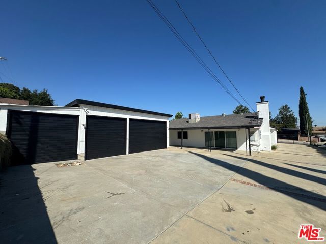 13807 Paddock Street, Sylmar CA: https://media.crmls.org/mediaz/f3e231fb-f310-4bc7-9e15-b17d8c5a7a29.jpg