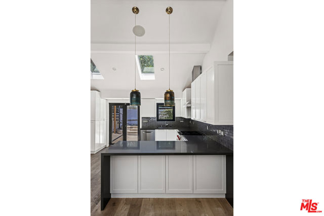 2425 Rinconia Drive, Los Angeles CA: https://media.crmls.org/mediaz/f3e23be8-8e92-4e57-b2fc-27fe38c91f2e.jpg