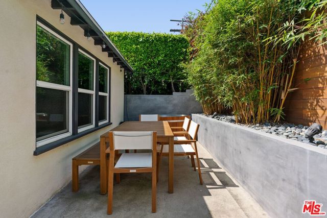 8107 Yorktown Avenue, Los Angeles CA: https://media.crmls.org/mediaz/f3e2801c-9fc8-4bf6-b935-1ad808c8cd6c.jpg