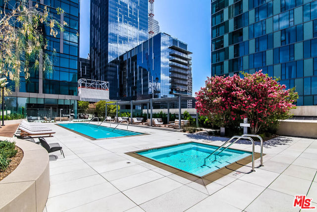889 FRANCISCO Street, Los Angeles CA: https://media.crmls.org/mediaz/f3e2aede-f1f8-458e-ae80-17cd69456c35.jpg