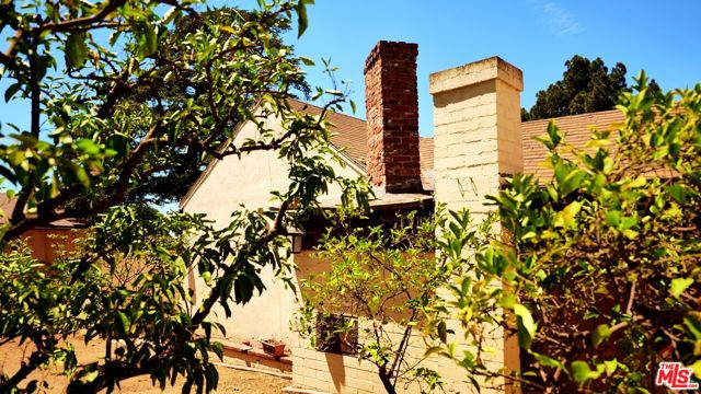 1722 Bel Aire Drive, Glendale CA: https://media.crmls.org/mediaz/f3e312ed-96c0-4a85-9b25-0f277316089c.jpg