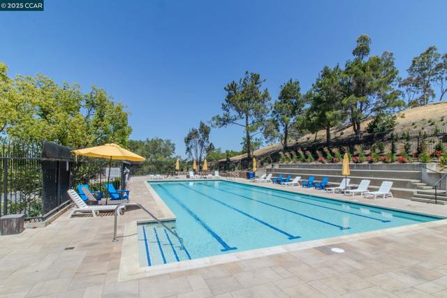 289 Crestview Ave, Martinez CA: https://media.crmls.org/mediaz/f3e31766-e61c-4e2f-9e1b-add0d380a26e.jpg