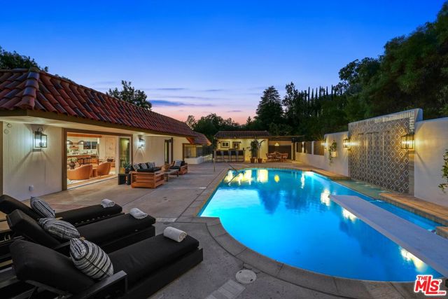 431 Montana Circle, Ojai CA: https://media.crmls.org/mediaz/f3e39c77-e5c0-4cf3-b2f2-9e09ad31fb85.jpg