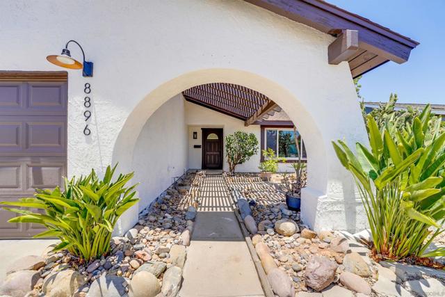 8896 Belfast Cir, San Diego CA: https://media.crmls.org/mediaz/f3e4316f-1d57-4028-9c33-1f87877e9311.jpg