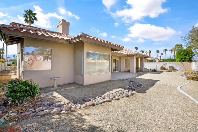 40180 Eastwood Lane, Palm Desert CA: https://media.crmls.org/mediaz/f3e44290-d3be-4493-9c0f-93eebbc692ea.jpg