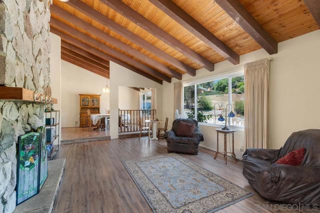 25980 Forest Dr, Escondido CA: https://media.crmls.org/mediaz/f3e4a3a6-4218-4667-b686-58f56813f757.jpg