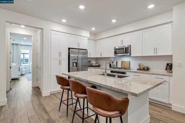 39103 Via Vicenza, San Ramon CA: https://media.crmls.org/mediaz/f3e4daac-517a-40c6-976f-7e48046fe23d.jpg