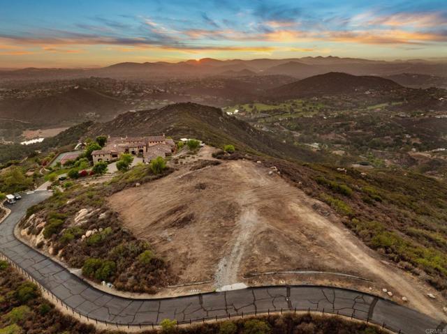 18010 Sunset Point Road, Poway CA: https://media.crmls.org/mediaz/f3e5ccaa-f046-4200-85bd-9d937c228a2f.jpg