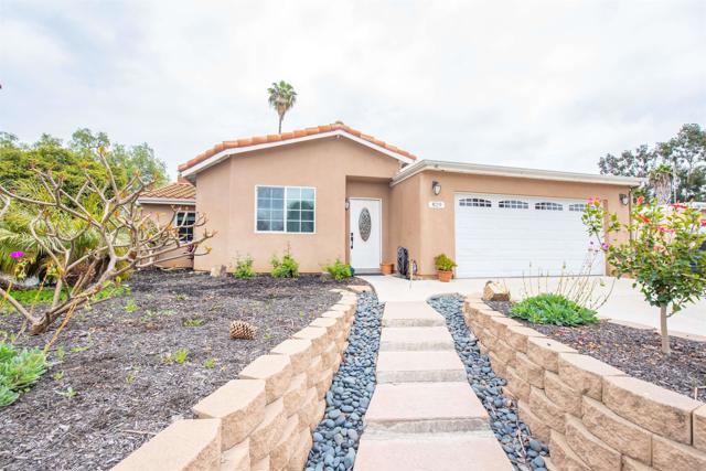 829 Warmlands Avenue, Vista CA: https://media.crmls.org/mediaz/f3e633e9-f649-402e-8a10-a82c95d75eb9.jpg
