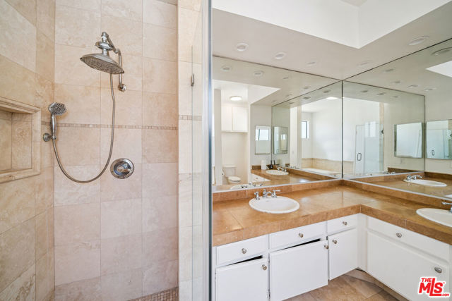 8865 Alden Drive, Los Angeles CA: https://media.crmls.org/mediaz/f3e63af6-77dd-40d4-9255-fbd43236e013.jpg