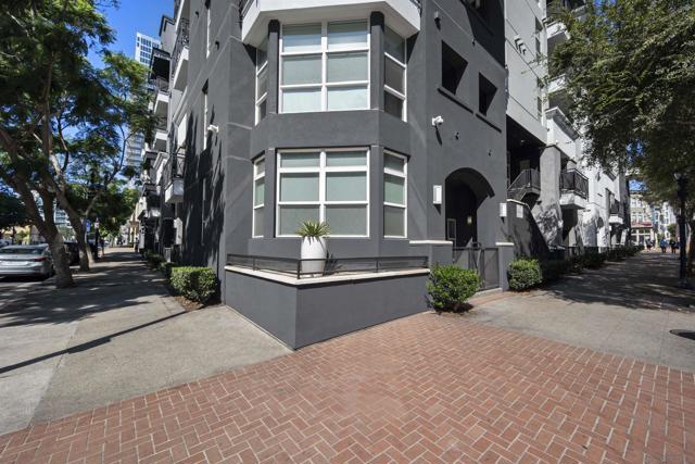 525 11th Avenue, San Diego CA: https://media.crmls.org/mediaz/f3e64bc3-ec02-4cb2-b5b4-e101eec8a9c9.jpg