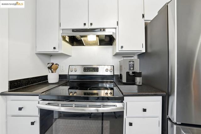 567 Oakland Ave., Oakland CA: https://media.crmls.org/mediaz/f3e6930e-c1a2-4afe-baf4-1bbb83388ed3.jpg