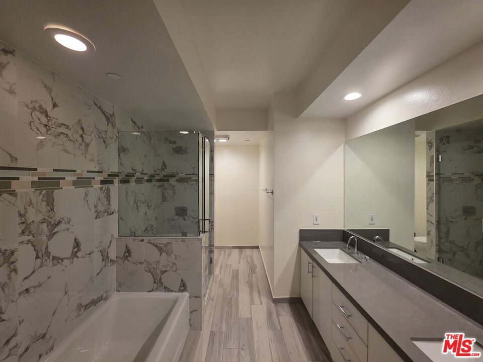 https://media.crmls.org/mediaz/f3e71925-3854-4801-aa15-5cc87fa5d97f.jpg?preset=X-Large