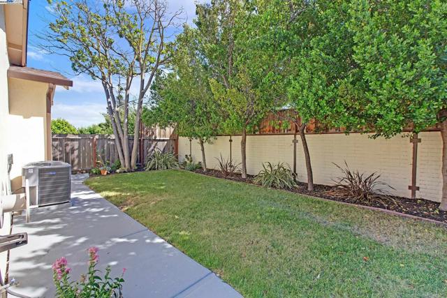 35573 Purcell Pl, Fremont CA: https://media.crmls.org/mediaz/f3e72987-c015-4c9b-af17-3469dd2c0f31.jpg
