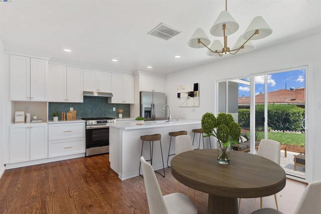 102 W 15Th St, Antioch CA: https://media.crmls.org/mediaz/f3e7709e-e068-4690-8de4-dd6ef2178217.jpg
