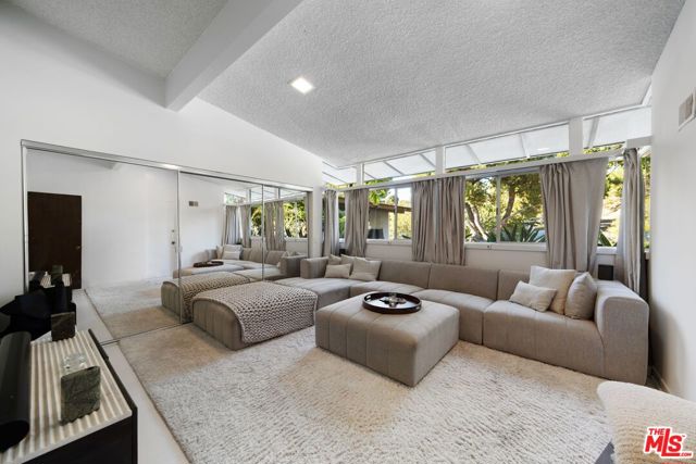 1760 Carla, Beverly Hills CA: https://media.crmls.org/mediaz/f3e7dac8-486f-4219-9ee4-becbadf491cf.jpg