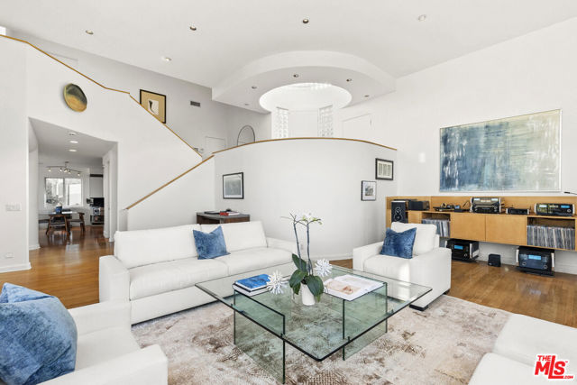 3670 Avenida Del Sol, Studio City CA: https://media.crmls.org/mediaz/f3e81f81-768f-459d-a736-2e4f7f5033b4.jpg