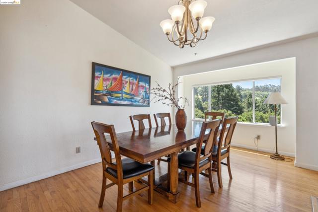 2335 Tunnel Rd, Oakland CA: https://media.crmls.org/mediaz/f3e82027-b9d3-42d0-b9e0-d6a9a248197a.jpg