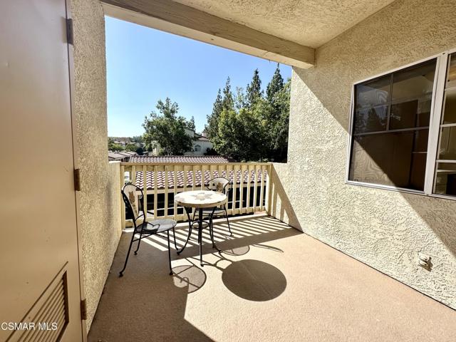 672 Indian Oak Lane, Oak Park CA: https://media.crmls.org/mediaz/f3e82b2b-e5f3-446b-b514-a181734eba25.jpg