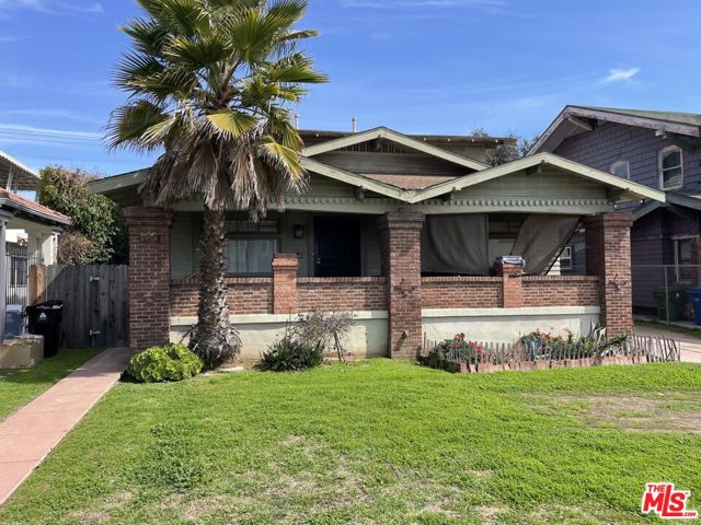 1920 S Rimpau Boulevard, Los Angeles CA: https://media.crmls.org/mediaz/f3e90566-6041-46a8-9def-75a256ed6f03.jpg